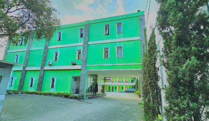 Hotell Cemara Hijau