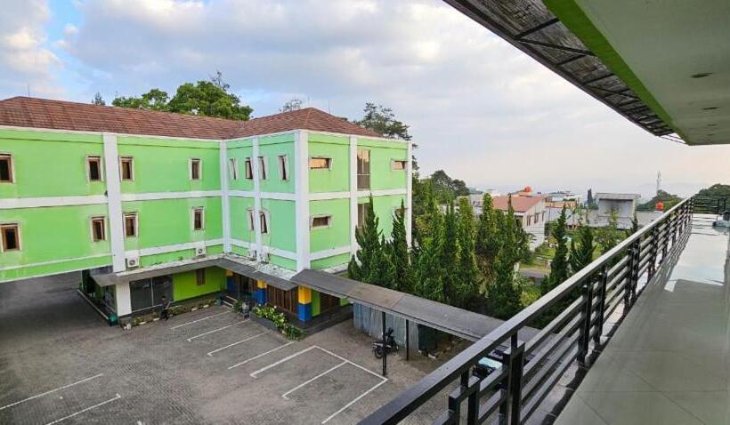 Hotell Cemara Hijau