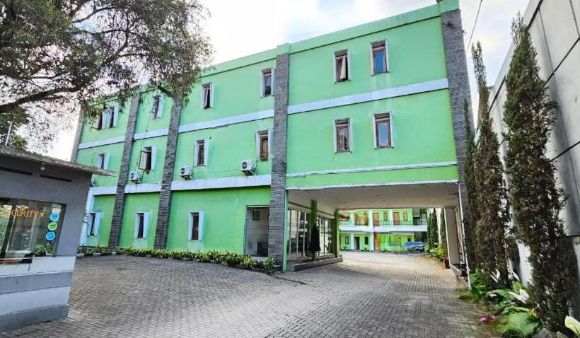 Hotell Cemara Hijau