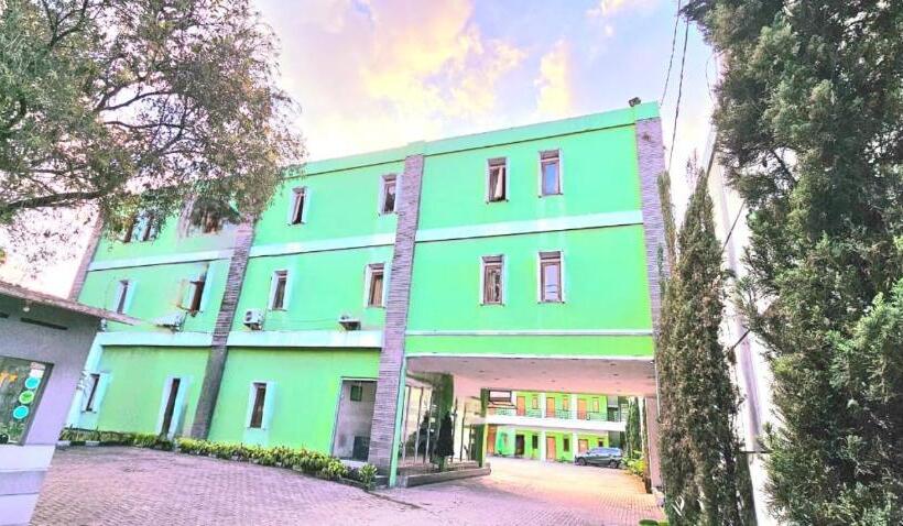 Hotell Cemara Hijau