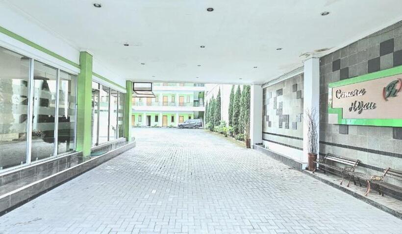 Hotell Cemara Hijau