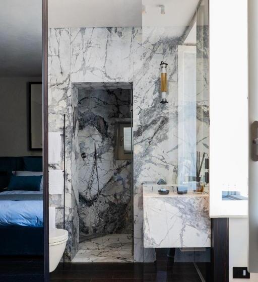 تختخواب و صبحانه Maqqua