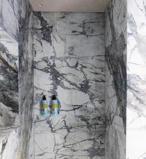 تختخواب و صبحانه Maqqua