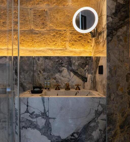 تختخواب و صبحانه Maqqua