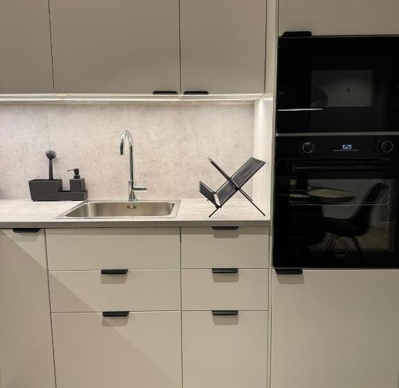 تختخواب و صبحانه Rest And Stay