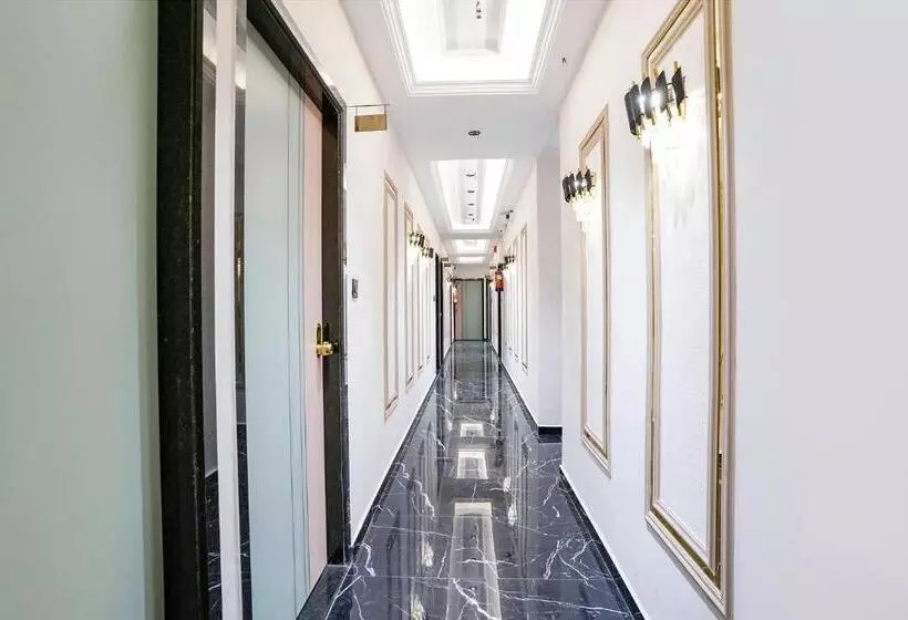 Fabhotel Luxurious Inn   Nr Galaxy Circle