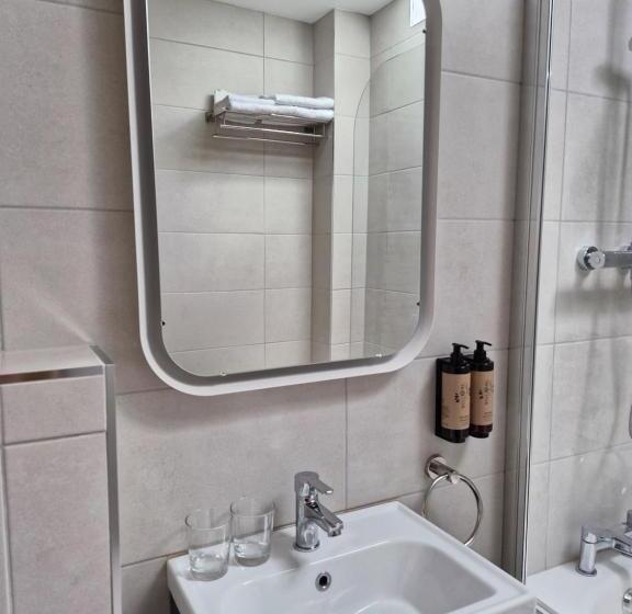 Капсульный Oтель The Quay Lodge