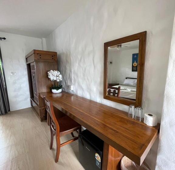 Отель Gee Resort