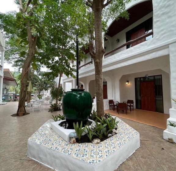 Отель Gee Resort