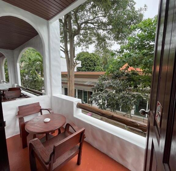 Отель Gee Resort