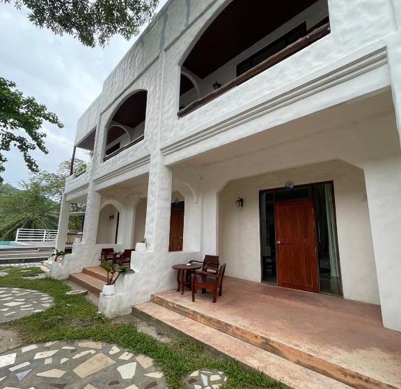 Отель Gee Resort