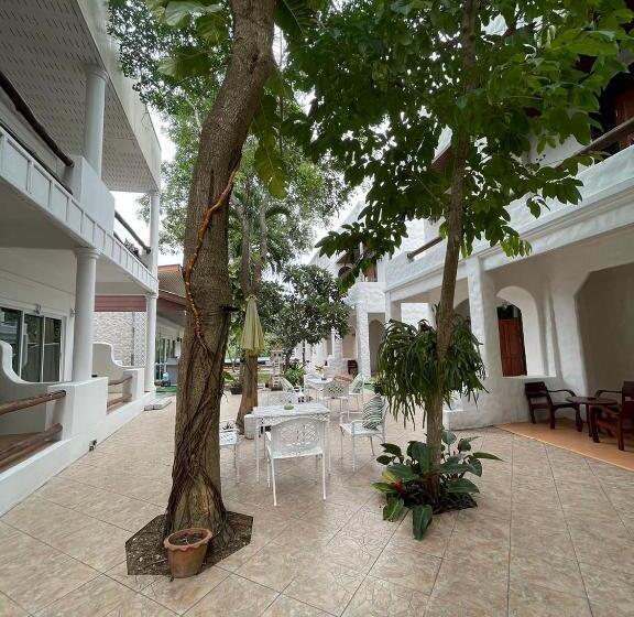 Отель Gee Resort