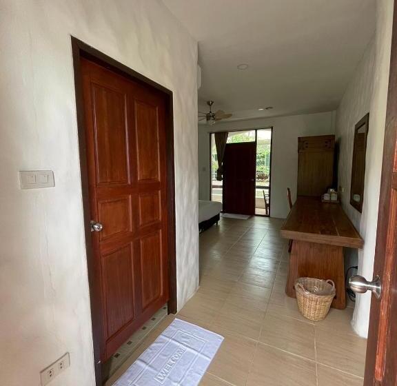 Отель Gee Resort