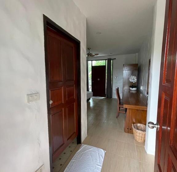 Отель Gee Resort