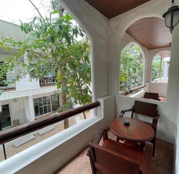 Отель Gee Resort