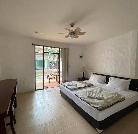 Отель Gee Resort