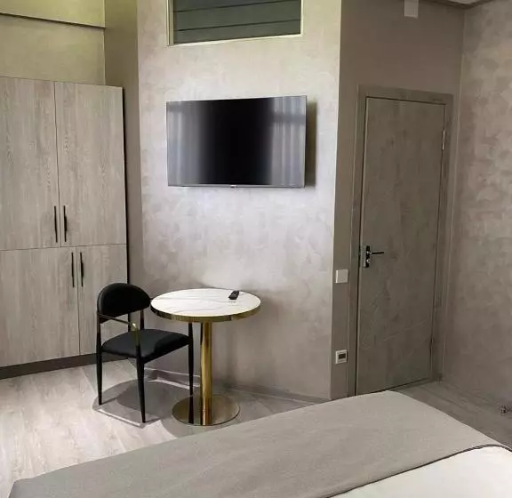 هتل Kiropol Airport