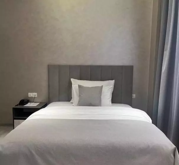 هتل Kiropol Airport