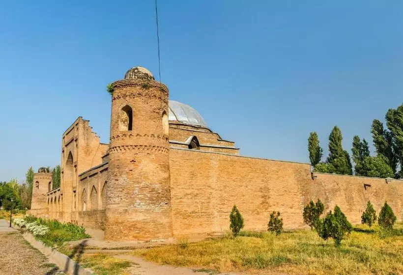 هتل Kiropol Airport