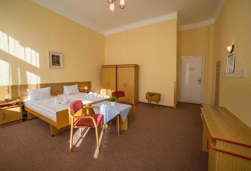 Szálloda Otava Vedlejší Budova