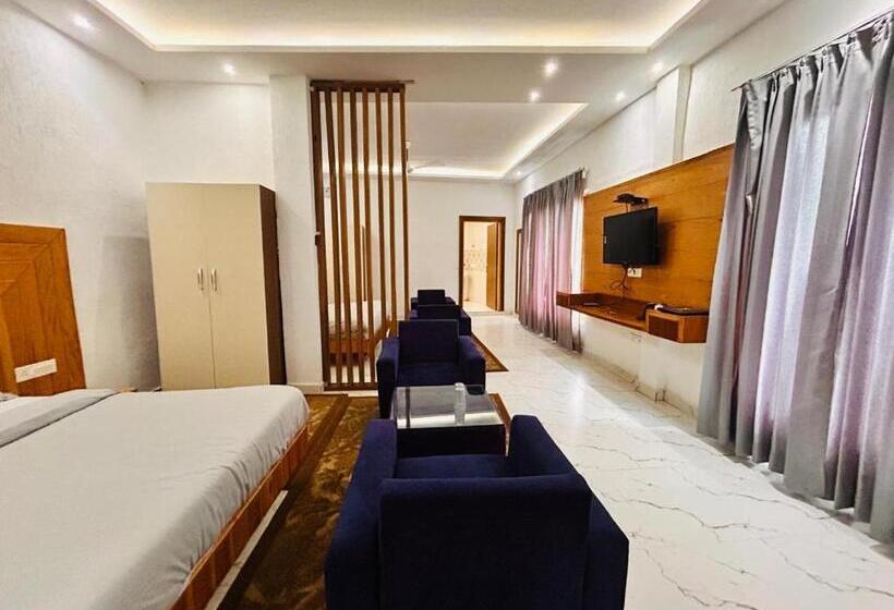 Hotel The Grand Edge Retreat   Luxury In The Clouds