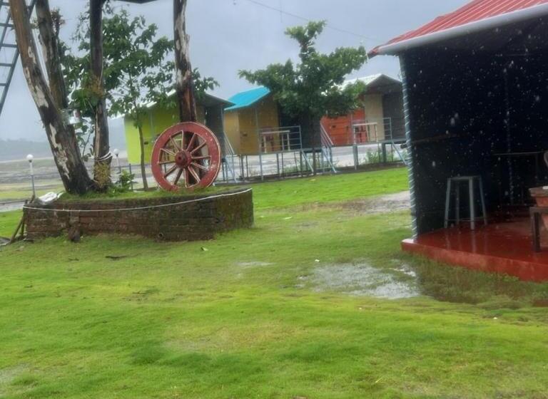 אתר נופש Get Set Go Camping & Cottage Pawna