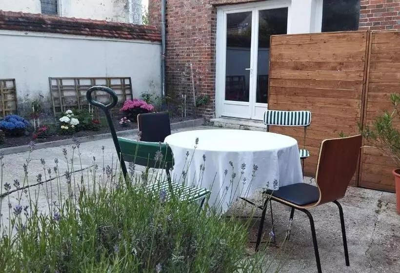 Retkeilymaja Le Champcevrais