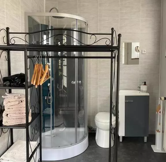 Retkeilymaja Le Champcevrais