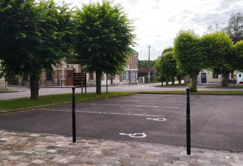 Retkeilymaja Le Champcevrais