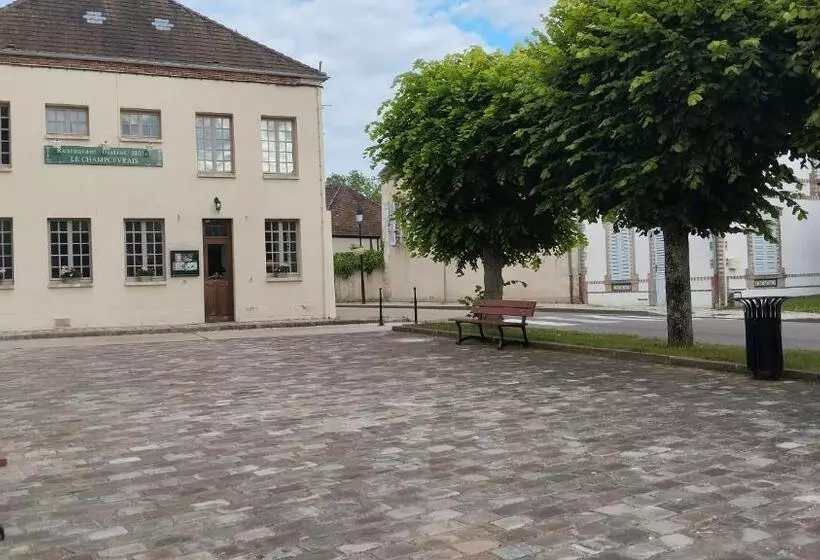 Retkeilymaja Le Champcevrais