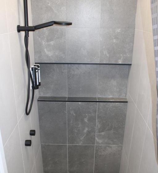 Отель Barrakee Ski Lodge