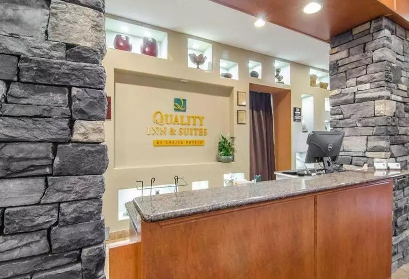 Hotelli Quality Inn & Suites