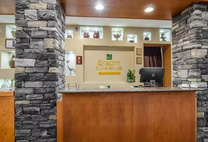 Hotelli Quality Inn & Suites