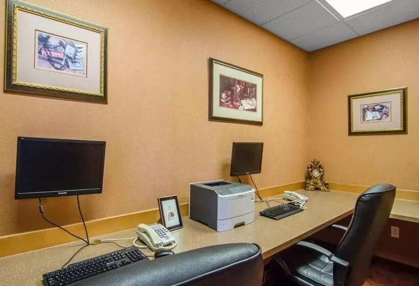 Hotelli Quality Inn & Suites