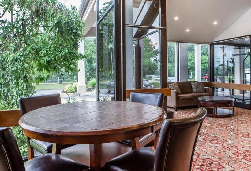 Отель Quality Inn & Suites