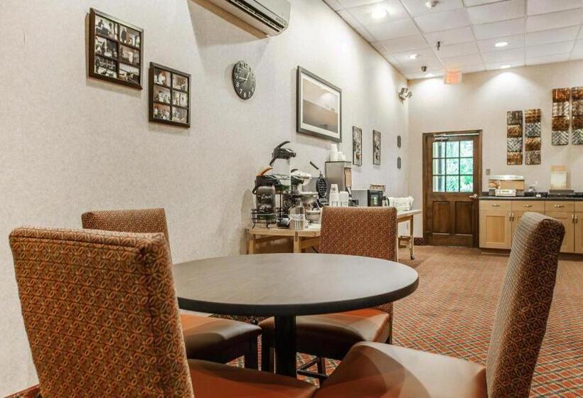 Отель Quality Inn & Suites