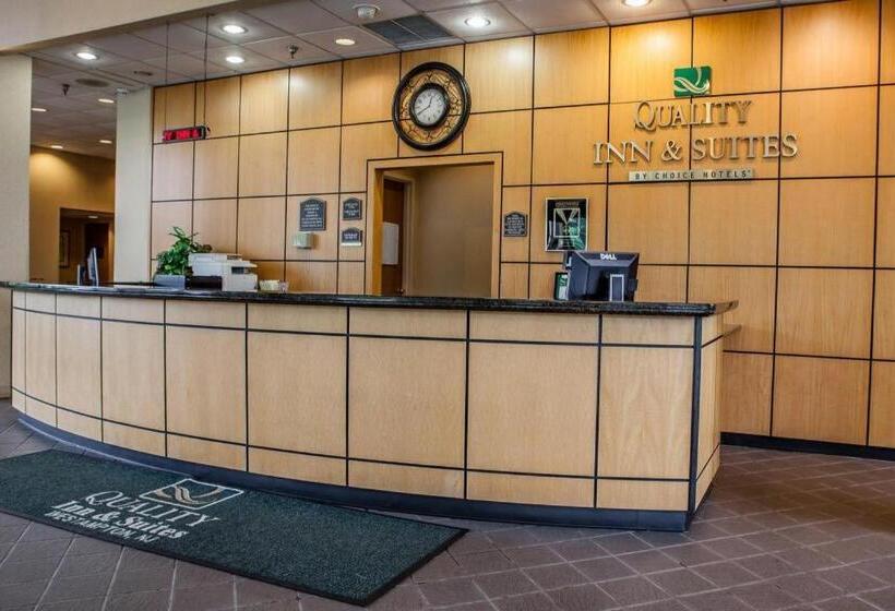 Отель Quality Inn & Suites