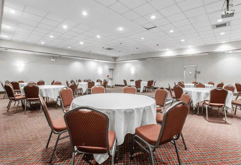 Отель Quality Inn & Suites