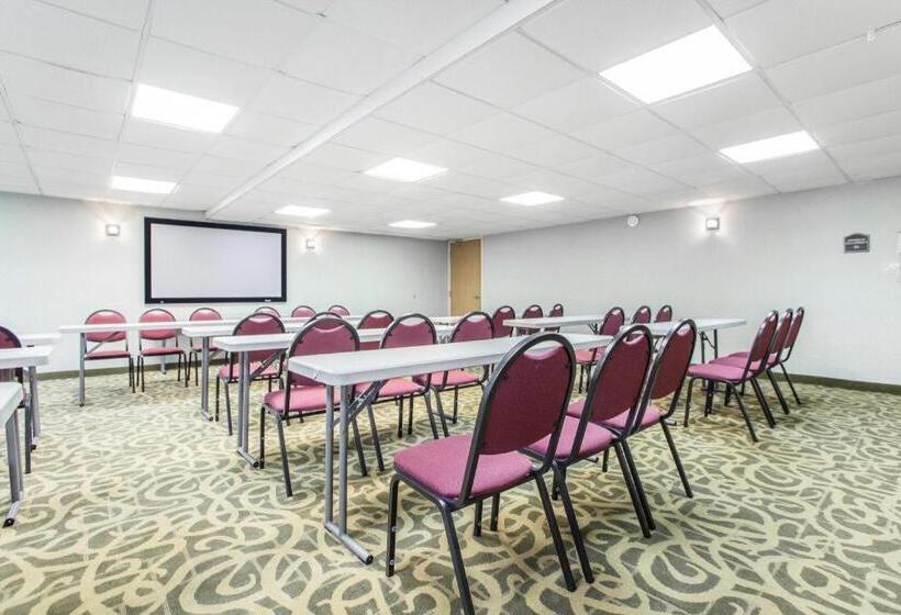 Отель Quality Inn & Suites