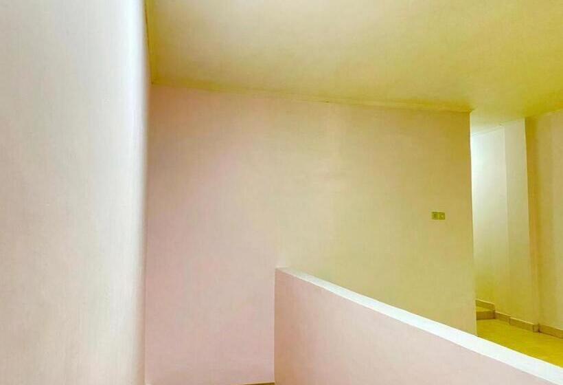 Отель Reddoorz @ Homestay Madu Makassar