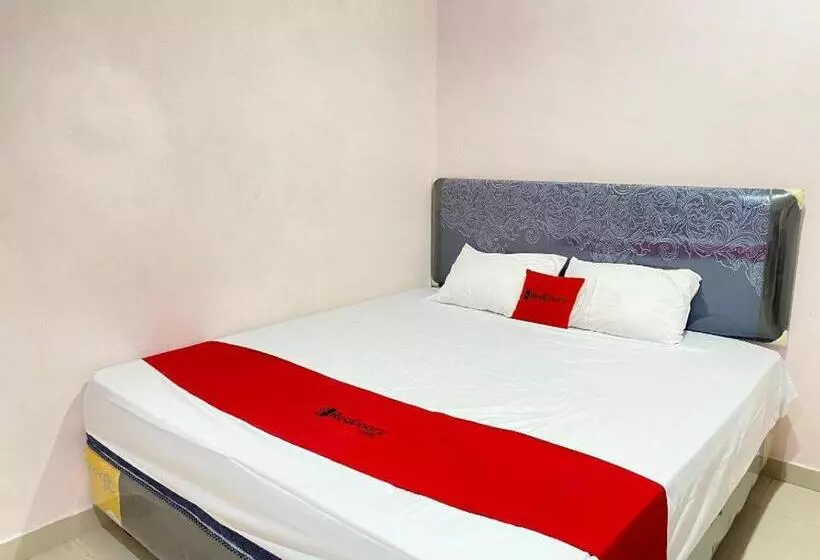 ホテル Reddoorz @ Homestay Madu Makassar