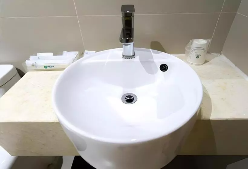 Hotelli City Comfort Inn Qingyuan Yingde Weiduoli Square
