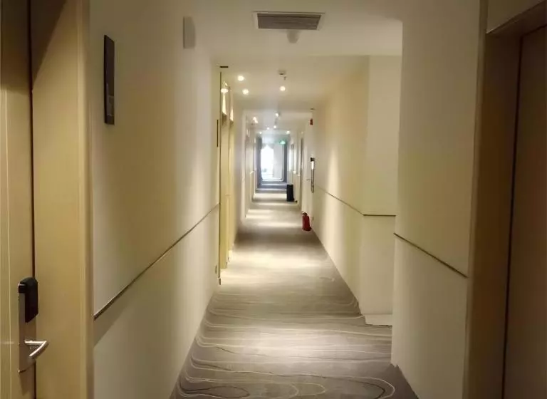 Hotelli City Comfort Inn Qingyuan Yingde Weiduoli Square