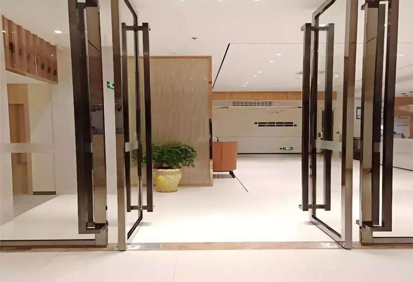 Hotelli City Comfort Inn Qingyuan Yingde Weiduoli Square