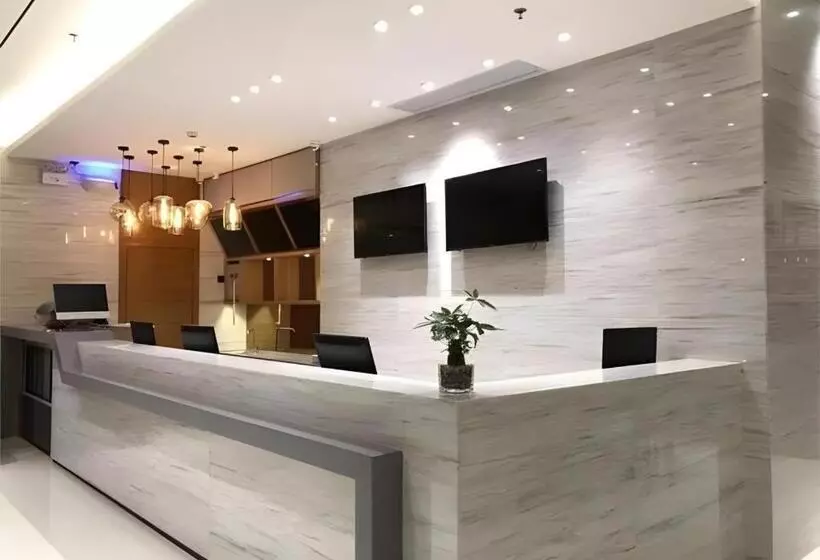 Hotelli City Comfort Inn Qingyuan Yingde Weiduoli Square