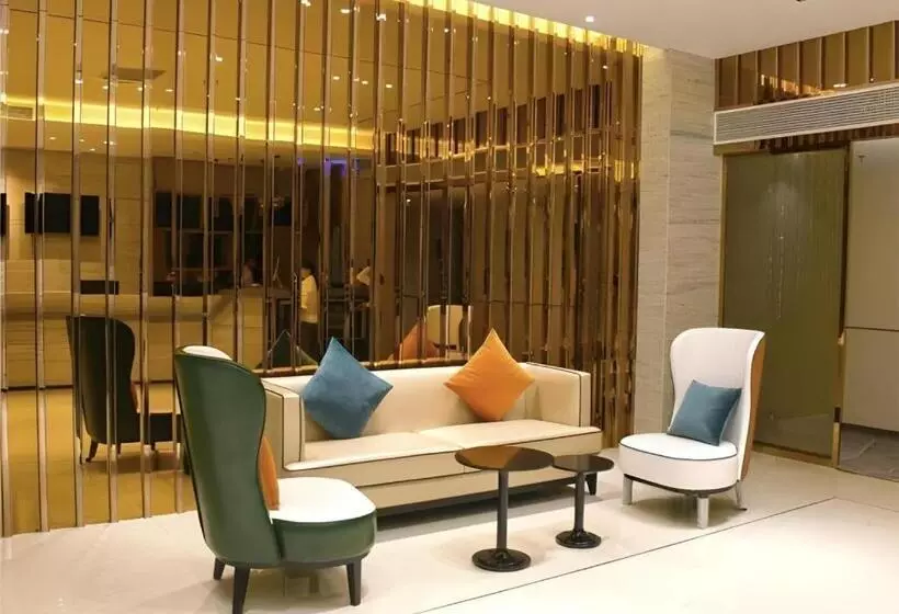 Hotelli City Comfort Inn Qingyuan Yingde Weiduoli Square