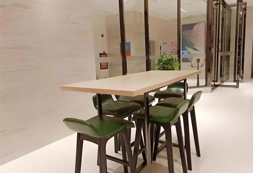 Hotelli City Comfort Inn Qingyuan Yingde Weiduoli Square