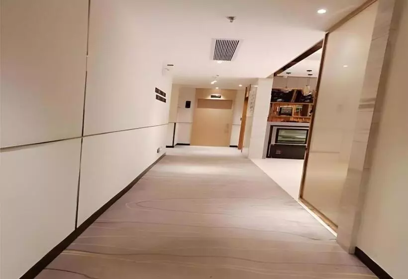 Hotelli City Comfort Inn Qingyuan Yingde Weiduoli Square
