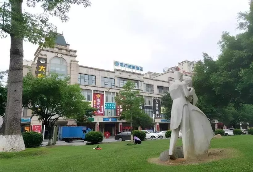 Hotelli City Comfort Inn Qingyuan Yingde Weiduoli Square