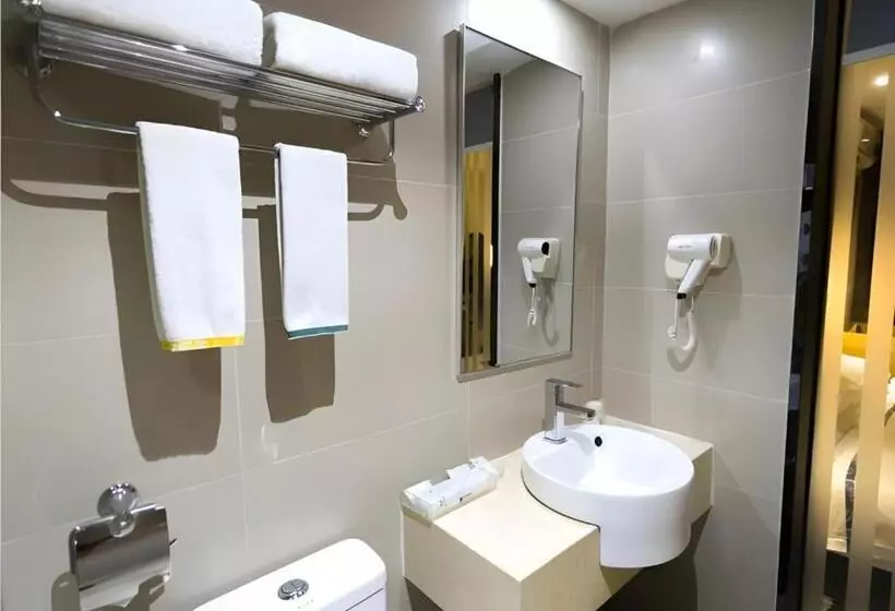 Hotelli City Comfort Inn Qingyuan Yingde Weiduoli Square